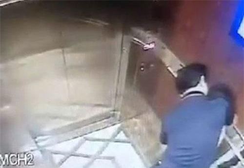 Vụ người đàn ông sàm sỡ bé gái trong thang máy: Có thể khởi tố hình sự