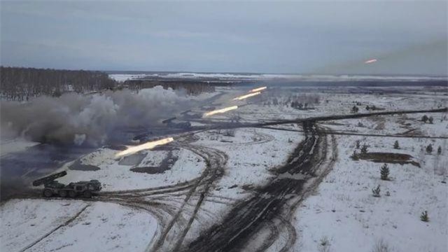 CLIP: Pháo phản lực Nga phóng “mưa” hỏa lực trong tập trận