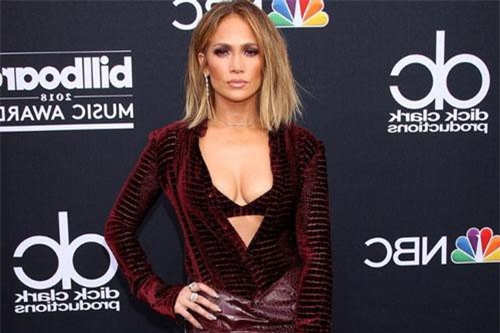 Ở tuổi 49, Jennifer Lopez vẫn nóng bỏng trong phim mới