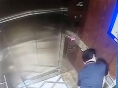 Người đàn ông có dấu hiệu dâm ô bé gái trong thang máy đã rời TP.HCM