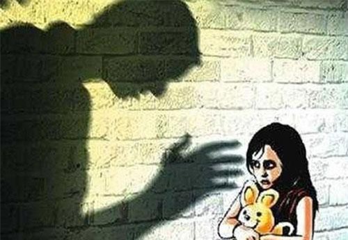 Long An: Đang xác minh thông tin bé 13 tuổi bị cha dượng xâm hại