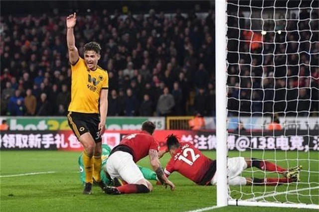 Những khoảnh khắc ở trận thua ngược của Man Utd trước Wolves - 18