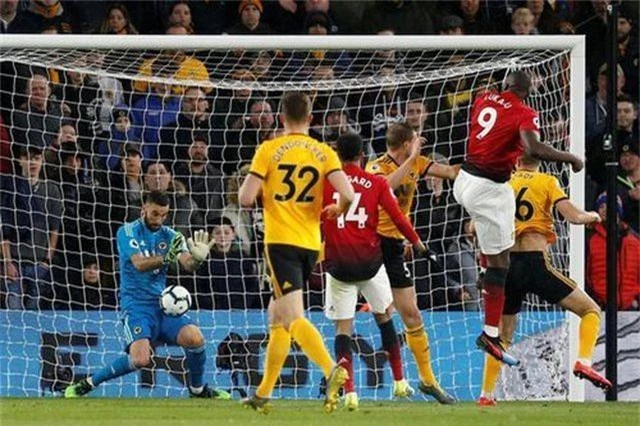 Những khoảnh khắc ở trận thua ngược của Man Utd trước Wolves - 6