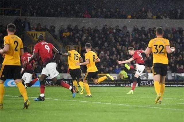 Những khoảnh khắc ở trận thua ngược của Man Utd trước Wolves - 8