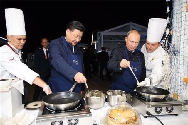 Phong cách ngoại giao đời thường của ông Putin - 1