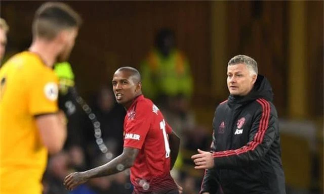 HLV Solskjaer: “MU tự sụp đổ, lẽ ra phải ghi 3 bàn” - 1