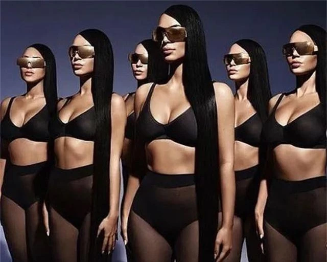 Kim Kardashian khoe thân để quảng cáo kính - 4