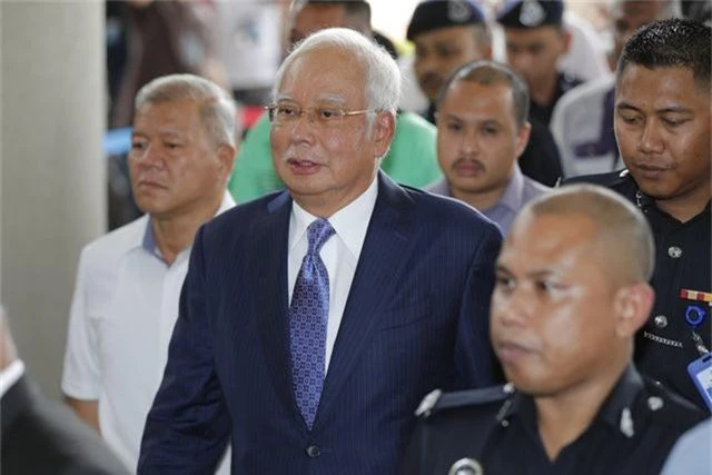 Malaysia bắt đầu xét xử cựu Thủ tướng Najib trong đại án tham nhũng - 1