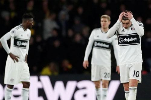 Xác định CLB thứ 2 rớt hạng ở Premier League