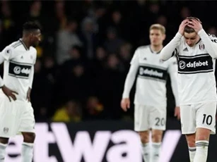 Xác định CLB thứ 2 rớt hạng ở Premier League