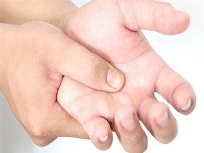 Tay bị tê có thể là do những bệnh nghiêm trọng này: Nếu không may bị thì bạn phải đi khám ngay