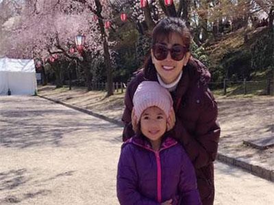 Mai Phương tươi tắn cùng con gái đi du lịch Nhật Bản sau gần 1 năm điều trị ung thư phổi