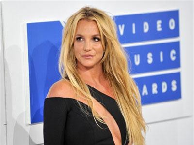 Sau Selena, “công chúa nhạc Pop” Britney Spears cũng phải đi điều trị tâm thần