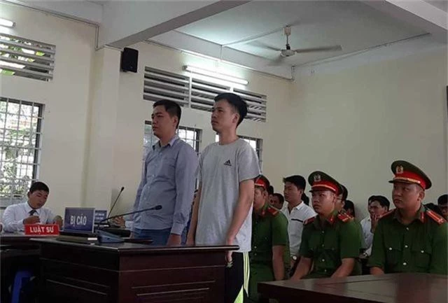 Xét xử vụ hai cựu cán bộ công an bị truy tố tội cố ý gây thương tích - 1 Xét xử vụ hai cựu cán bộ công an bị truy tố tội cố ý gây thương tích - 1