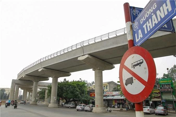 Metro Nhổn - ga Hà Nội thành hình đường trên cao xuyên qua phố phường Thủ đô - 12