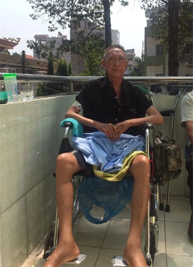 Nghệ sĩ Lê Bình bị ung thư di căn vào tuỷ, liệt nửa người, phải ngồi xe lăn - 3 Nghệ sĩ Lê Bình bị ung thư di căn vào tuỷ, liệt nửa người, phải ngồi xe lăn - 3