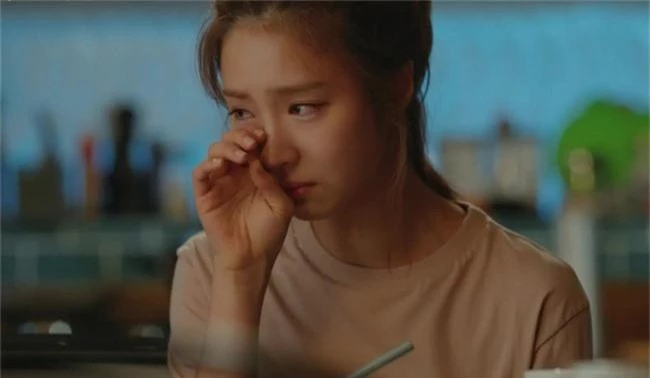Phải rửa cả núi bát một mình, vợ trẻ chưa kịp kêu ca thì chồng đã có ngay hành động khiến cả nhà choáng váng - Ảnh 1. Phải rửa cả núi bát một mình, vợ trẻ chưa kịp kêu ca thì chồng đã có ngay hành động khiến cả nhà choáng váng - Ảnh 1.
