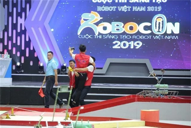 Robocon Việt Nam 2019: Xây dựng bất ngờ vượt qua người anh em Bách khoa - Ảnh 20.