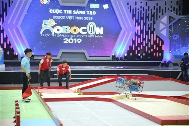 Robocon Việt Nam 2019: Xây dựng bất ngờ vượt qua người anh em Bách khoa - Ảnh 32.