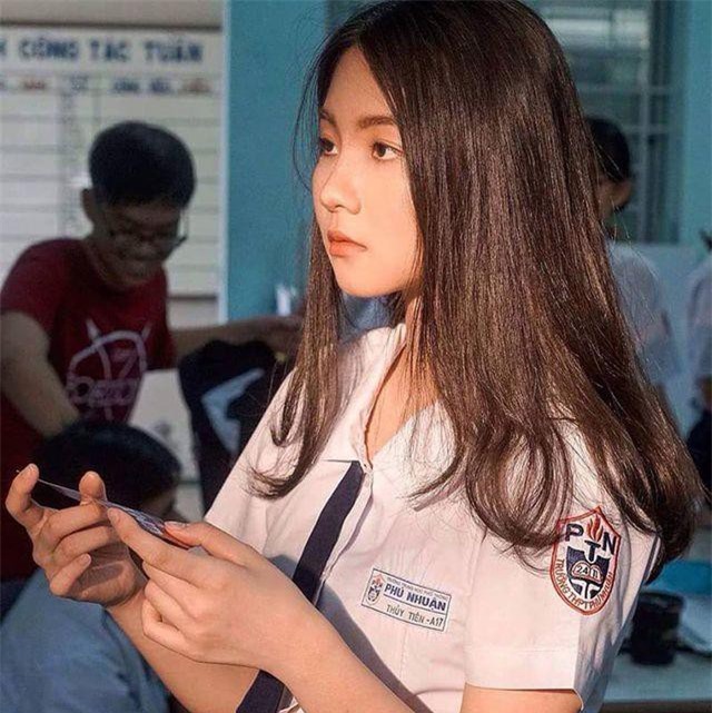 Thiếu nữ xinh đẹp, sở hữu “góc nghiêng cực phẩm”