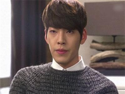 Phải rửa cả núi bát một mình, vợ trẻ chưa kịp kêu ca thì chồng đã có ngay hành động khiến cả nhà choáng váng