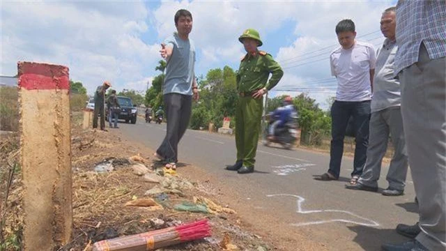 Chồng đánh chết vợ rồi dựng hiện trường giả vụ tai nạn giao thông - 1