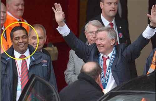 Chửi nhau với CĐV nhà, sếp của M.U trả giá đắt