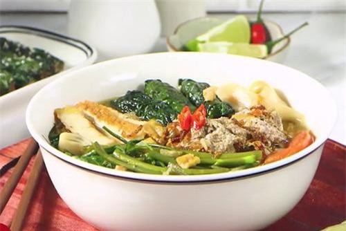 Clip: Hướng dẫn làm bánh đa cua đặc sản Hải Phòng tại nhà