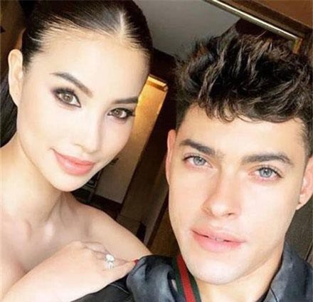 CHUYỆN SHOWBIZ (5/4): Phạm Hương thoải mái thân mật cùng trai lạ, Seungri đối mặt với tội danh thứ 5