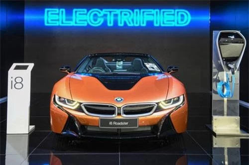 BMW i8 Roadster.