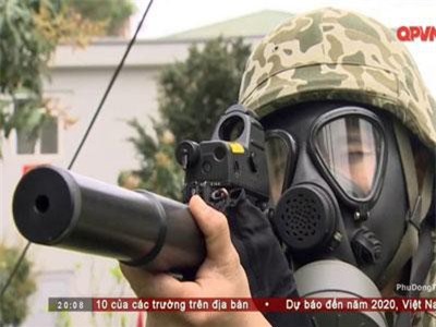 Lai lịch khẩu tiểu liên "lạ" của nữ Đặc công Việt Nam