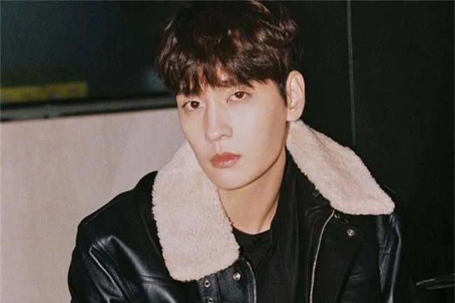 Rút khỏi phim mới, bạn trai Park Shin Hye bị dân mạng đồn đoán có dính dáng tới scandal clip sex của Jung Joon Young - Ảnh 1.