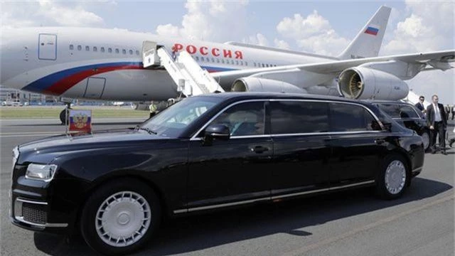 Siêu xe chở Tổng thống Putin xuất hiện ấn tượng tại nhà máy Mercedes - 1