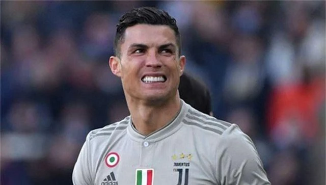 Nghỉ thi đấu do chấn thương, C.Ronaldo tranh thủ làm ông chủ bán bánh - 3