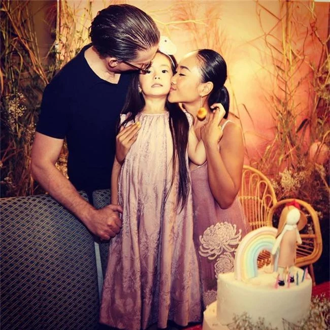 Con gái Đoan Trang xinh như thiên thần trong tiệc sinh nhật lộng lẫy mừng 5 tuổi - Ảnh 12.