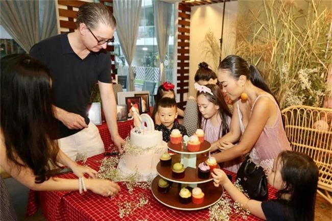 Con gái Đoan Trang xinh như thiên thần trong tiệc sinh nhật lộng lẫy mừng 5 tuổi - Ảnh 22.