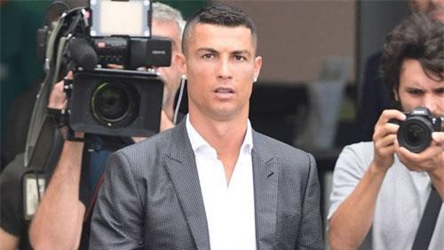 Thua kiện báo Đức, Ronaldo như ngồi trên đống lửa