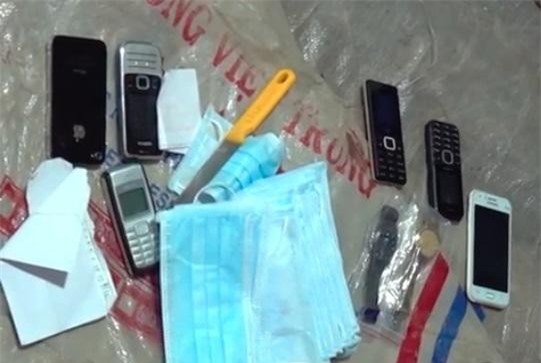 Cà Mau: Rạng sáng, 4 đối tượng khống chế, đâm người cướp điện thoại