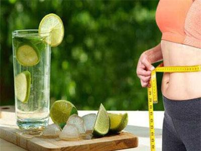 Nguy cơ tổn thương não vĩnh viễn do uống nước trái cây giảm cân sau 3 tuần