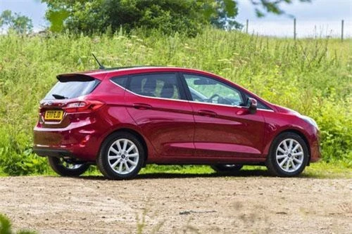 1. Ford Fiesta (doanh số: 23.474 chiếc).