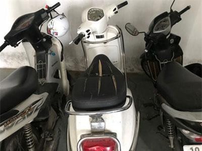 Clip: Hàng loạt xe máy trong khu chung cư bị rạch nát yên ở Hà Nội