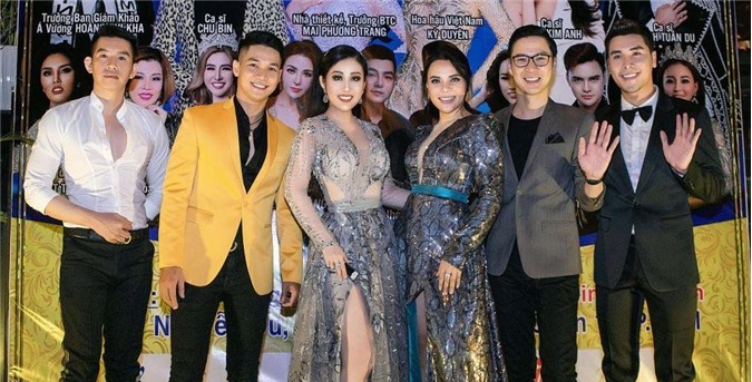 Queen Kim Trang tông suit tông nổi bật tại sự kiện cùng MC Anh Quân