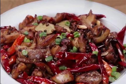 Clip: Gà cay Tứ Xuyên món ngon lạ miệng cho bữa ăn gia đình