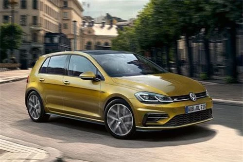 3. Volkswagen Golf (doanh số: 17.412 chiếc).