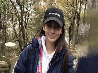 Angelababy tự tin khoe mặt mộc nhưng đây mới là điểm khiến dân mạng chú ý