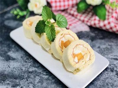 Cách làm bánh bông lan cuộn xoài chuẩn ngon thơm mềm hấp dẫn