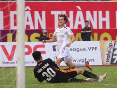 Văn Toàn đá hỏng 11m, HAGL thua liền 3 trận