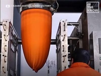 Clip: Thú vị quy trình sản xuất cọc tiêu giao thông nhanh như… "thổi bóng bay"!