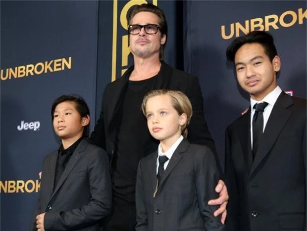 Ly hôn Brad Pitt chưa xong, Angelina Jolie đã dính phải tin đồn hẹn hò lén lút cùng đối tượng cũ - Ảnh 3.