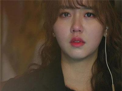 Đi làm về bắt gặp chồng đang chở bồ nhí trên phố, vợ không đánh ghen mà phóng lên nhắc một câu khiến anh ta tái mặt